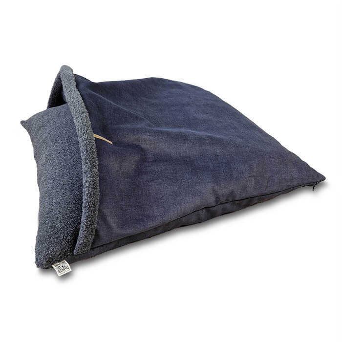 Dog pillow with roof Black with Merino wool